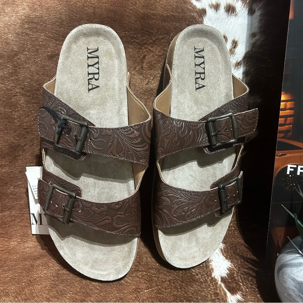 Cedarstone Embossed Sandals - Picture 3 of 5